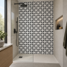 Panneau de douche motif treillis noir et blanc mise en situation