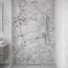 Panneau de douche motif marbre blanc et gris noir mise en situation