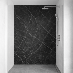 Panneau de douche motif marbre noir mise en situation