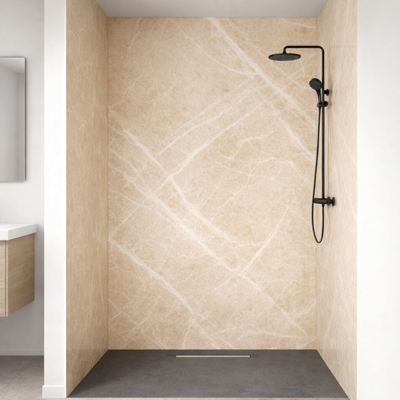 Panneau de douche motif marbre naturel beige mise en situation