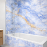 Panneau de douche motif marbre bleu ciel et veines ocres mise en situation