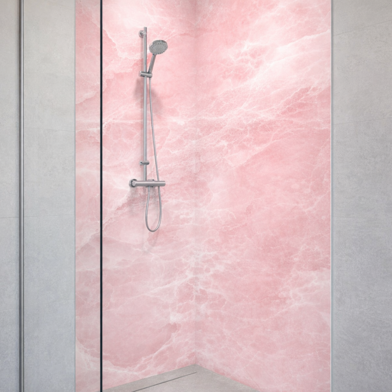 Panneau de douche motif marbre rose classique mise en situation